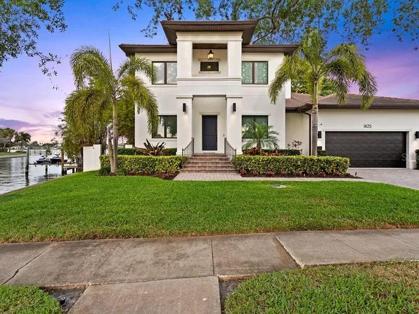 1425 Eden Isle Blvd NE, Saint Petersburg, FL 33704