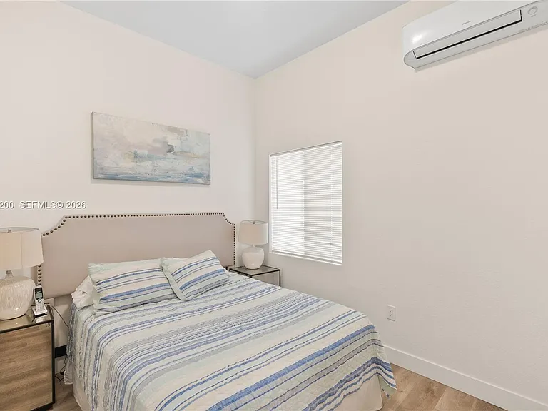 830 SE 14th St #3 — Photo 7
