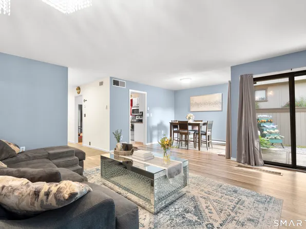 14 Great Meadow Lane #14, Farmington, CT 06001