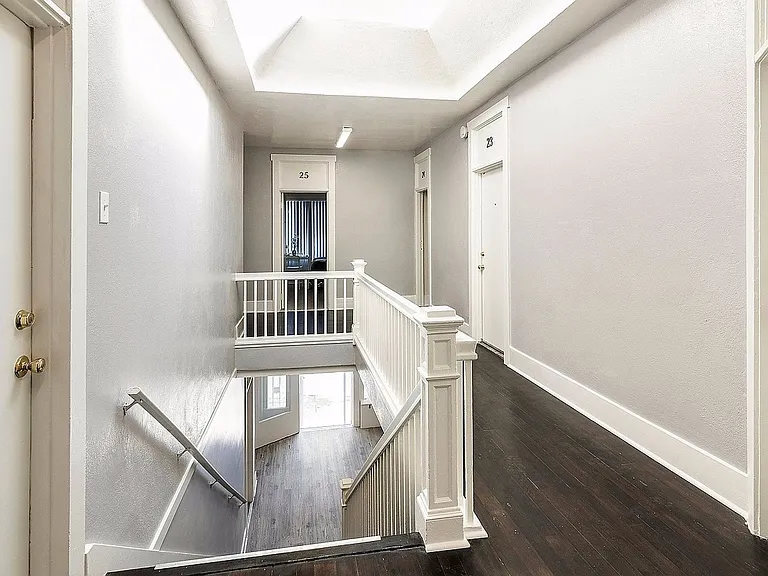 Portside Studio Apartments — Photo 41