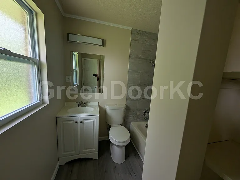 405 Holiday Dr — Photo 9