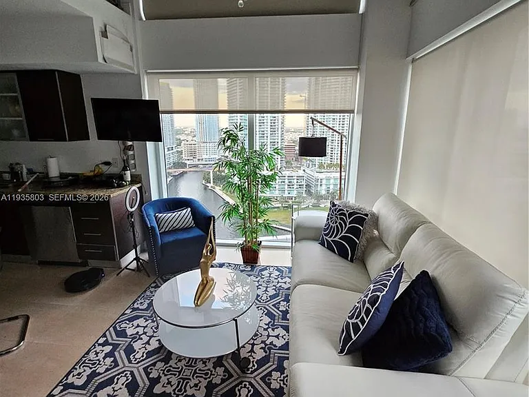 45 SE 5th St #1517 — Photo 13