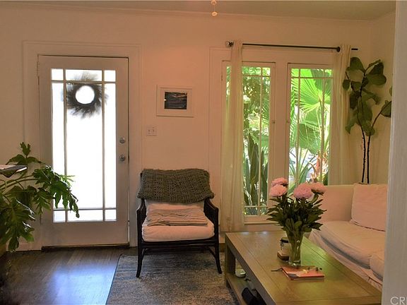 3rd image of 908-910 Victoria Ave #2