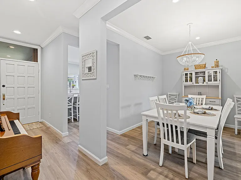 300 S Peppertree Dr — Photo 16