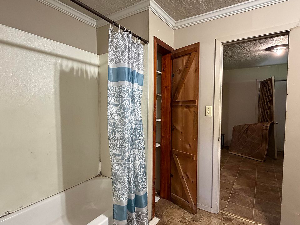 7th image of 19 Butler Rd
