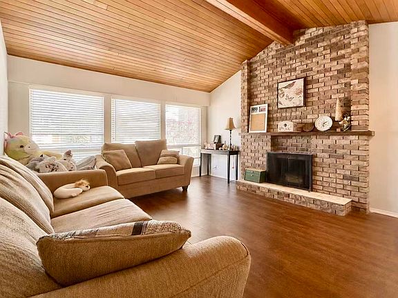 3rd image of 5146 Hollywood Dr