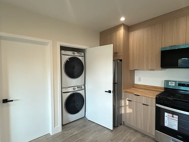 22361 Roscoe Blvd — Photo 5
