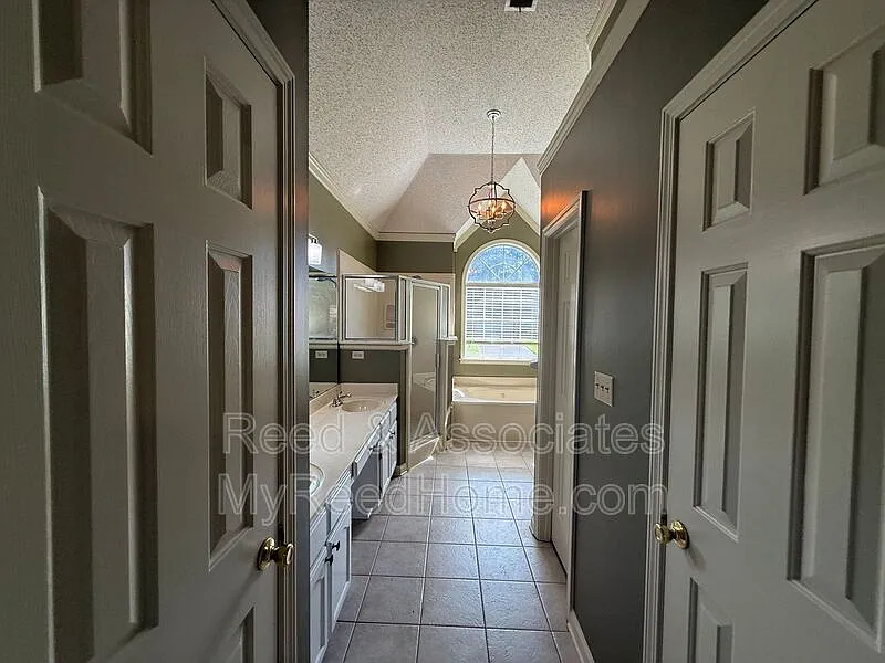 3 bed, 2.5 bath, 2336 sqft, $2,350 — Photo 3