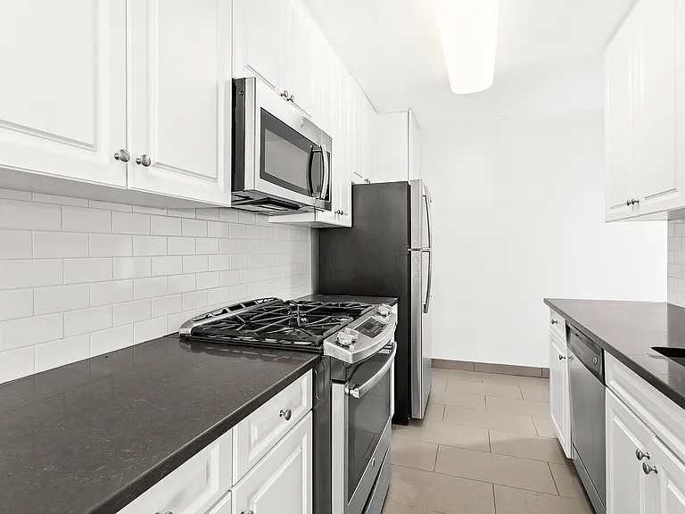 445 E 80th St #7G — Photo 2