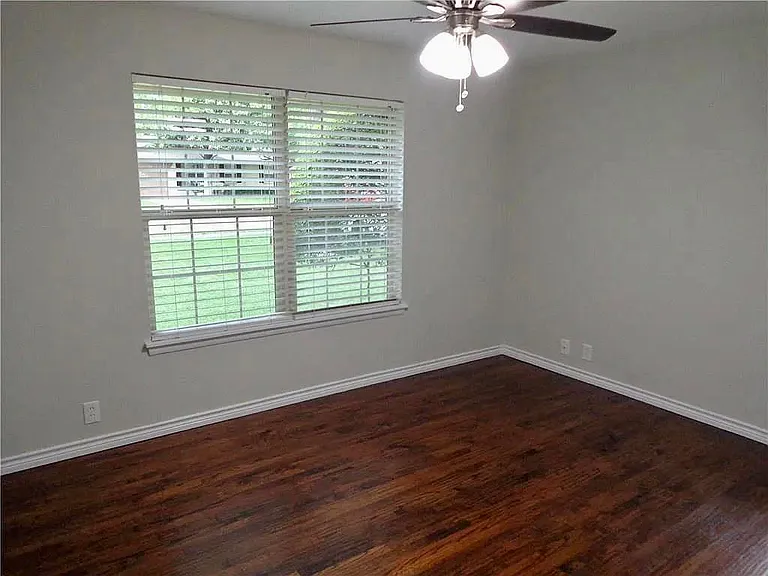 727 Nottingham Dr — Photo 14