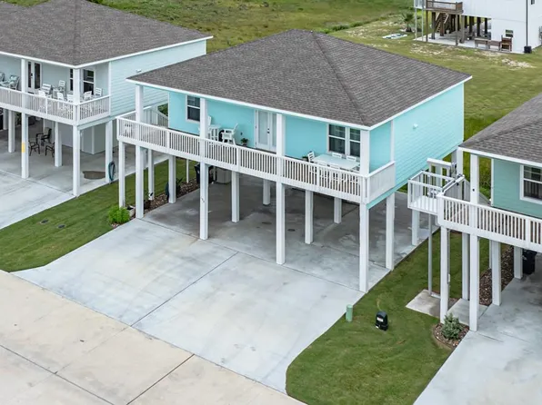 195 Paradise Drive, Rockport, TX 78382