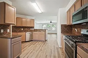 16717 Foursquare Dr — Photo 3