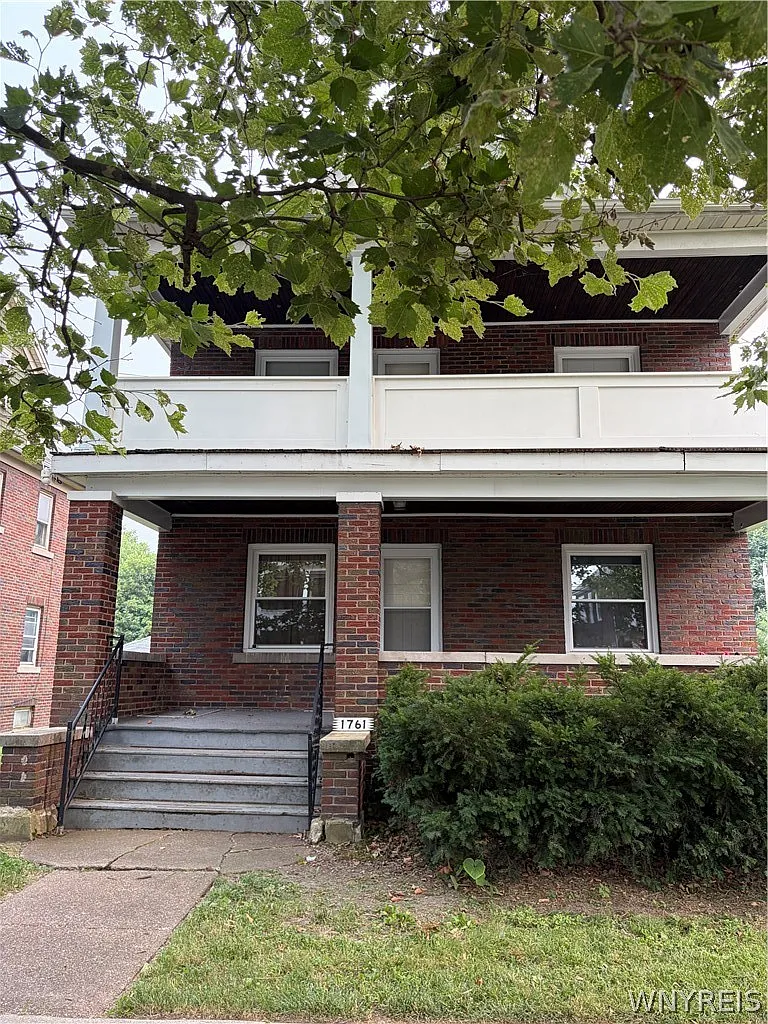 2 bed, 1.0 bath, 988 sqft, $1,000 — Photo 2