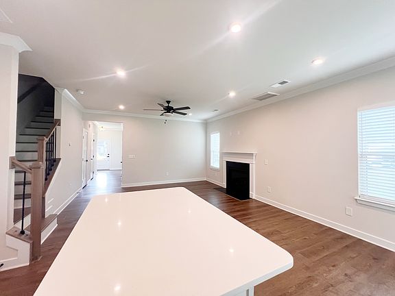 3rd image of 44 Connaught Ct