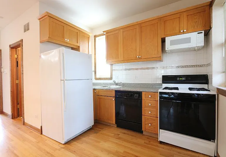 1257 W Flournoy St #2R — Photo 14