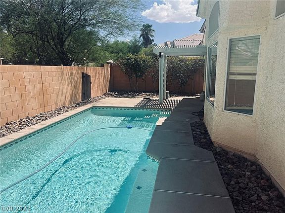5th image of 2332 Heather Valley Dr