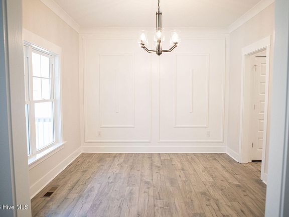 3rd image of 115 Brisbayne Circle
