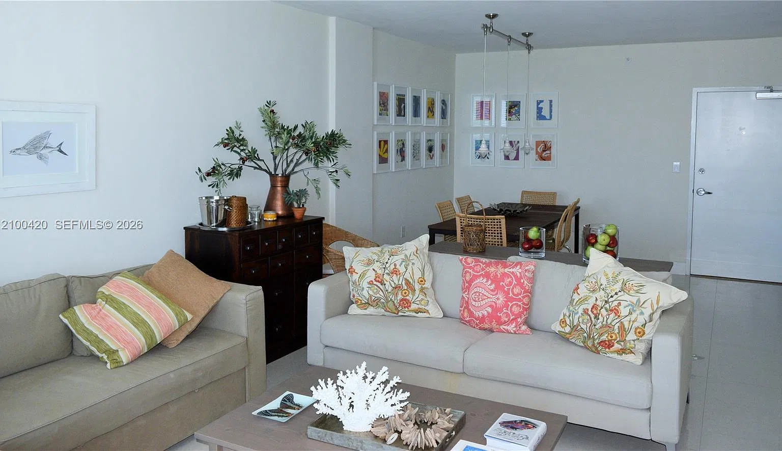 Harbour House Condominium — Photo 2