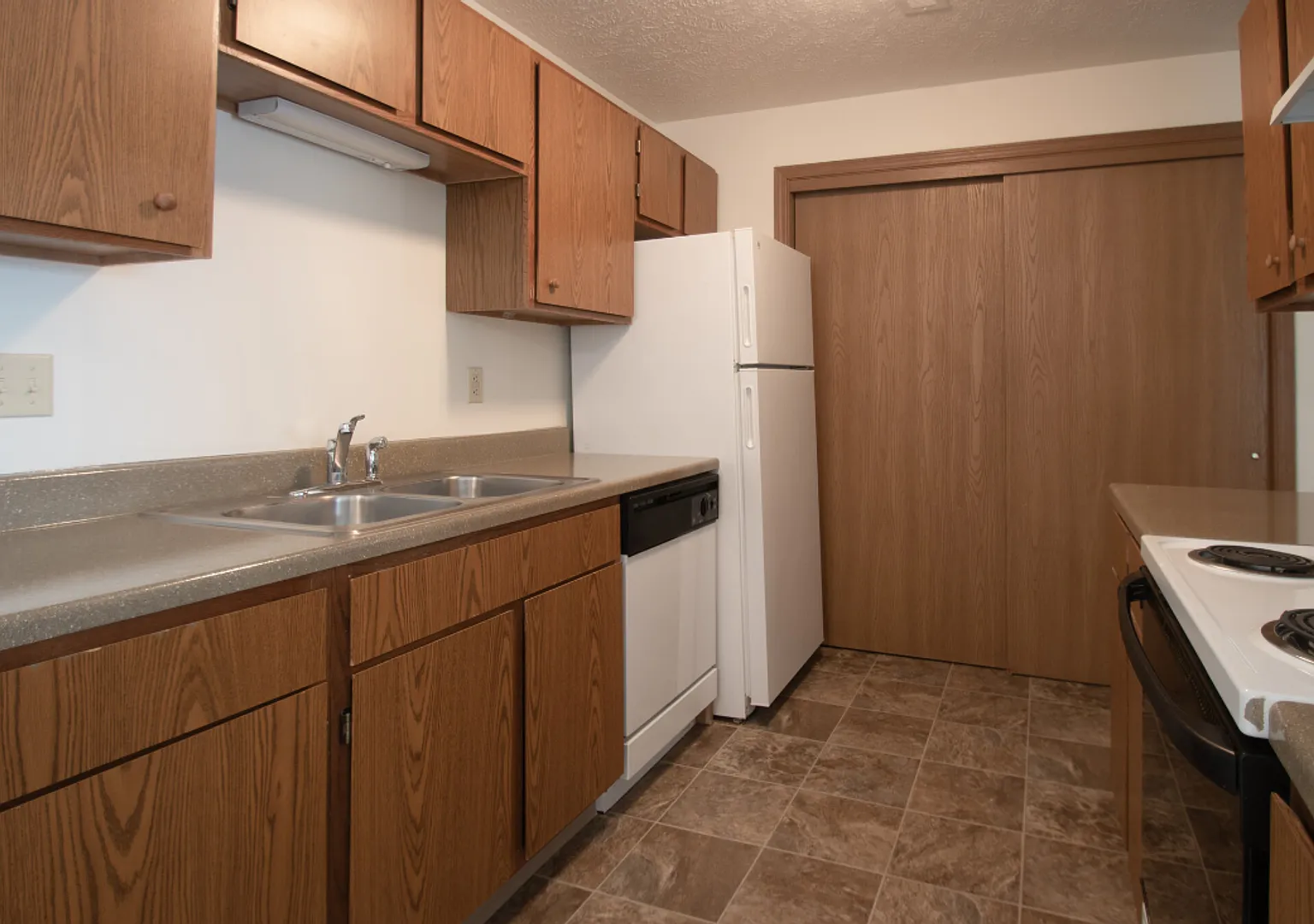 The Heights Apartments — Photo 4