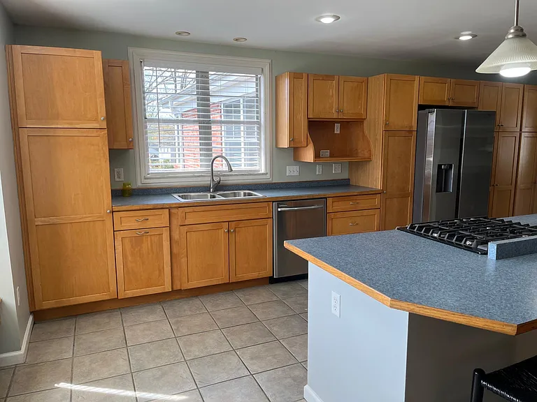 1024 Sterling Ave — Photo 8