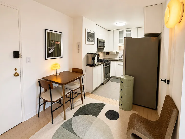 77 7th Ave #7B — Photo 9