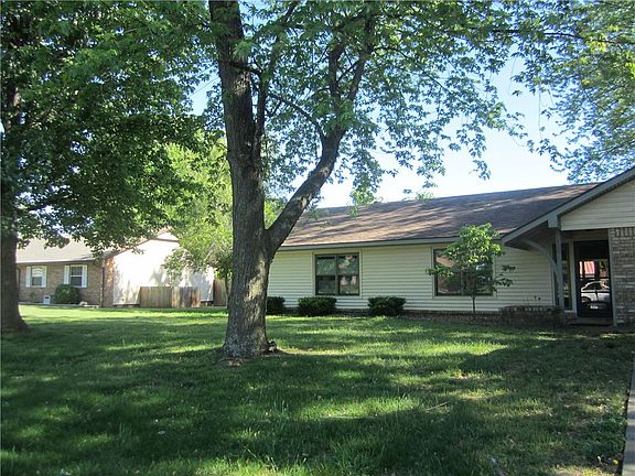 2nd image of 2812 Parkwood Dr