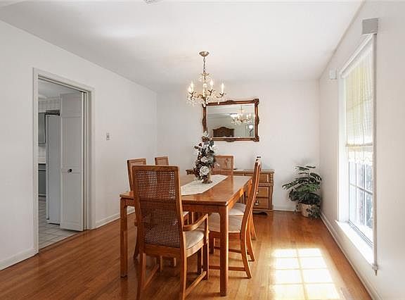 4th image of 2423 Hudson Pl