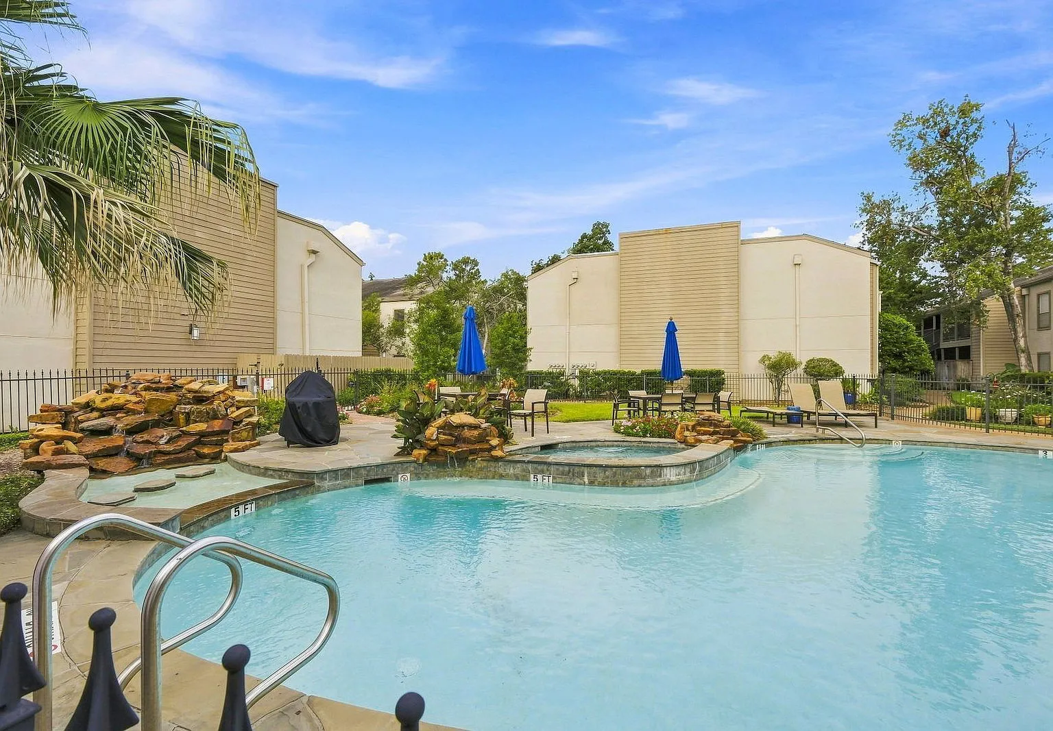 1 bed, 1.0 bath, 850 sqft, $1,200 — Photo 1