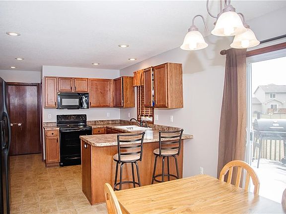 4th image of 1911 NW Prairie Lakes Ct