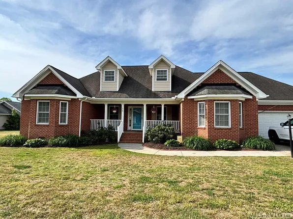 14 Canterberry Ct, Roanoke Rapids, NC 27870