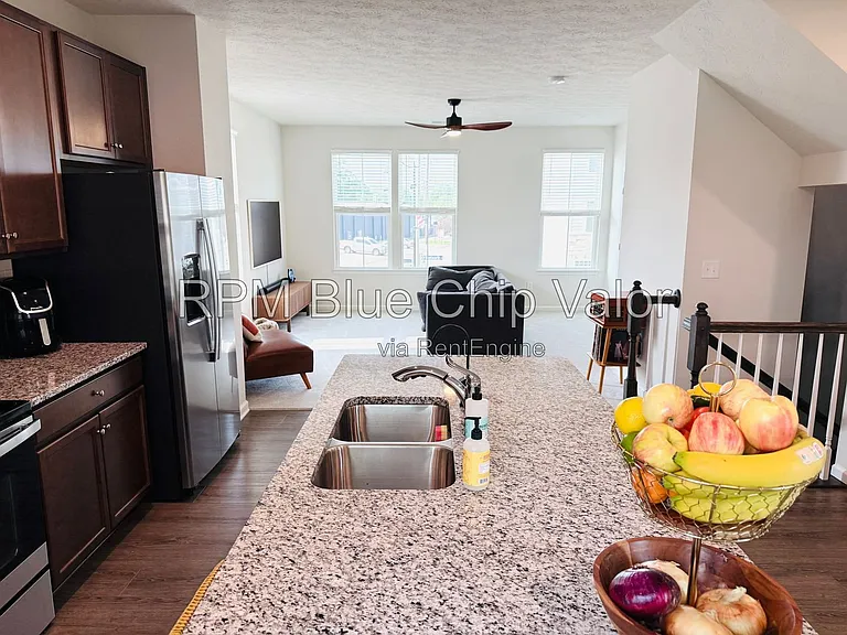 14 Wentworth Ln — Photo 5