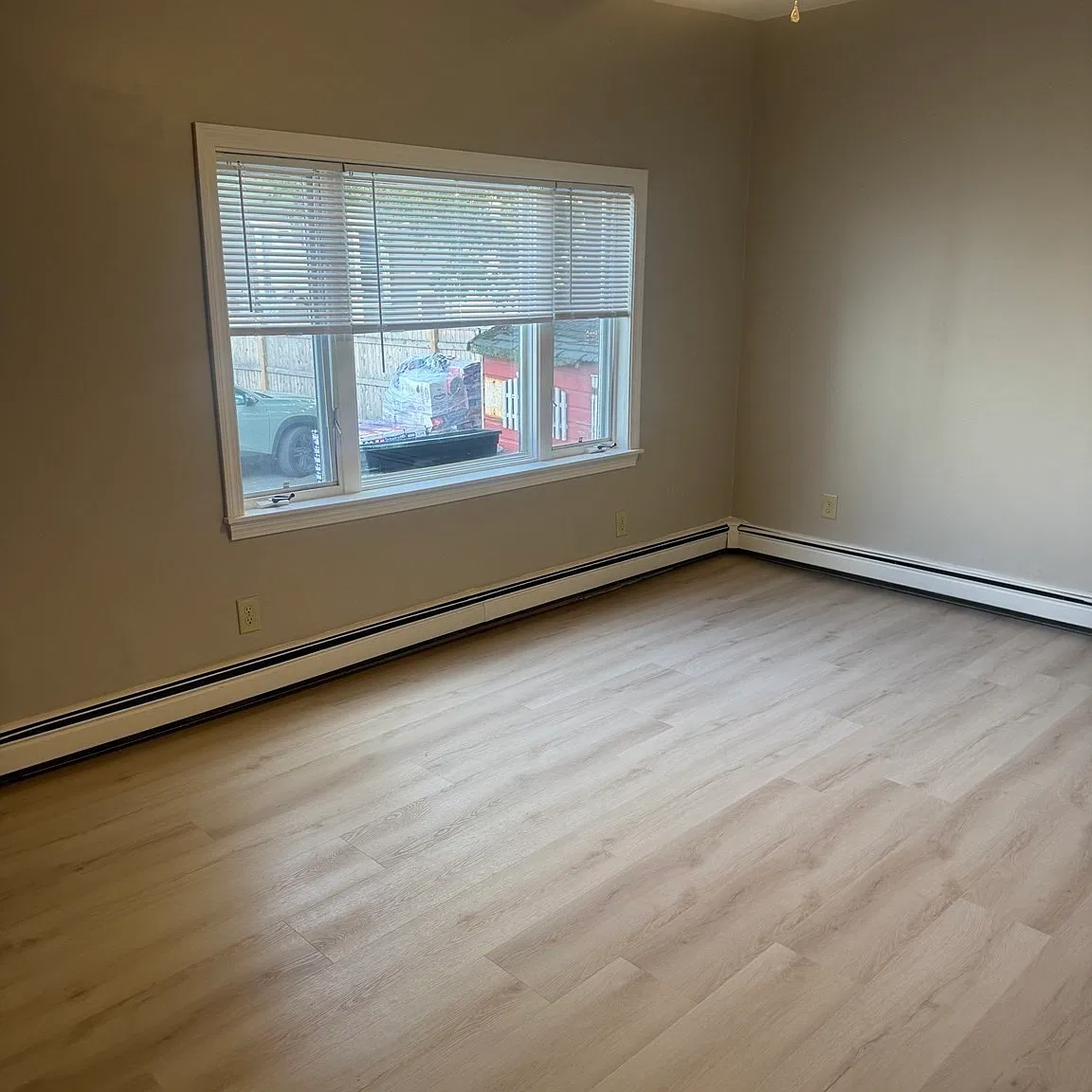 3 bed, 1.0 bath, 900 sqft, $3,200 — Photo 4