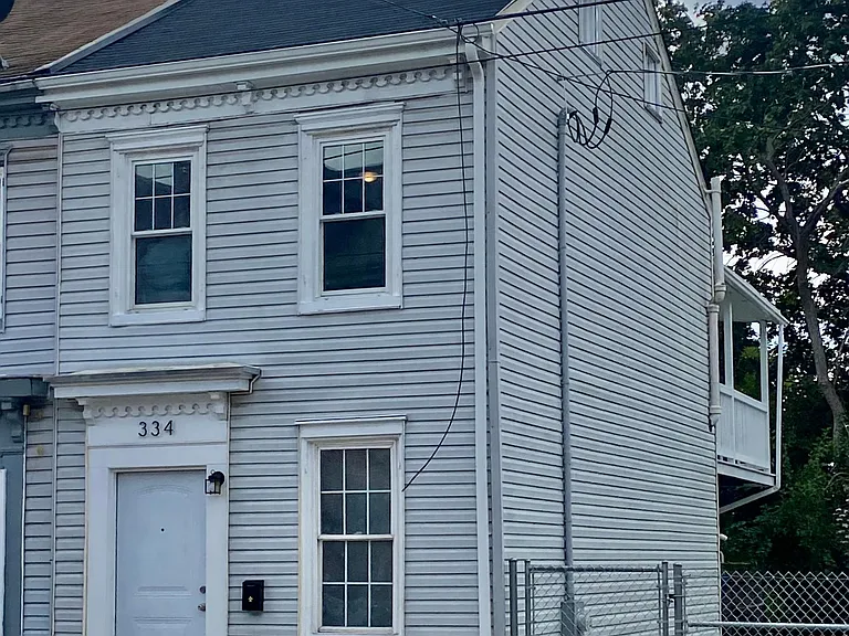 334 S Duke St — Photo 1
