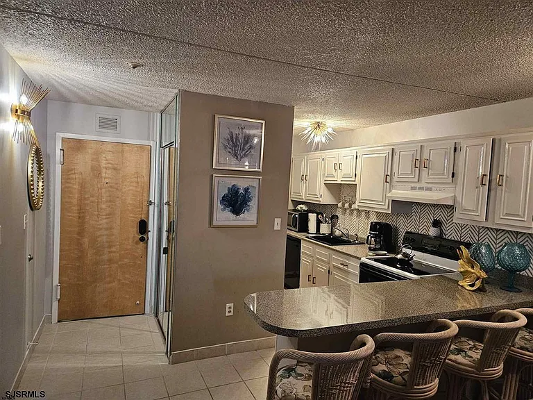 935 Ocean Ave #300 — Photo 3