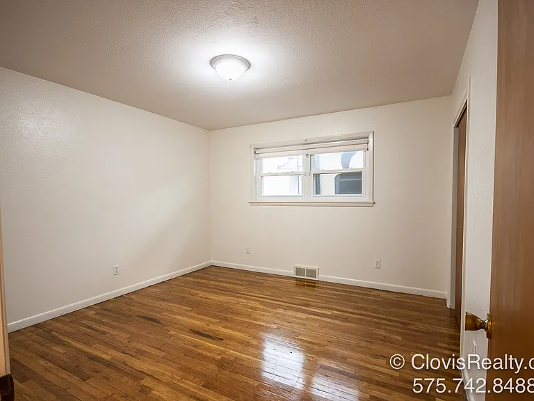 317 Murray Dr — Photo 19