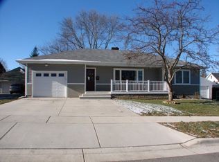 208 S 7th St, Mount Horeb, WI 53572