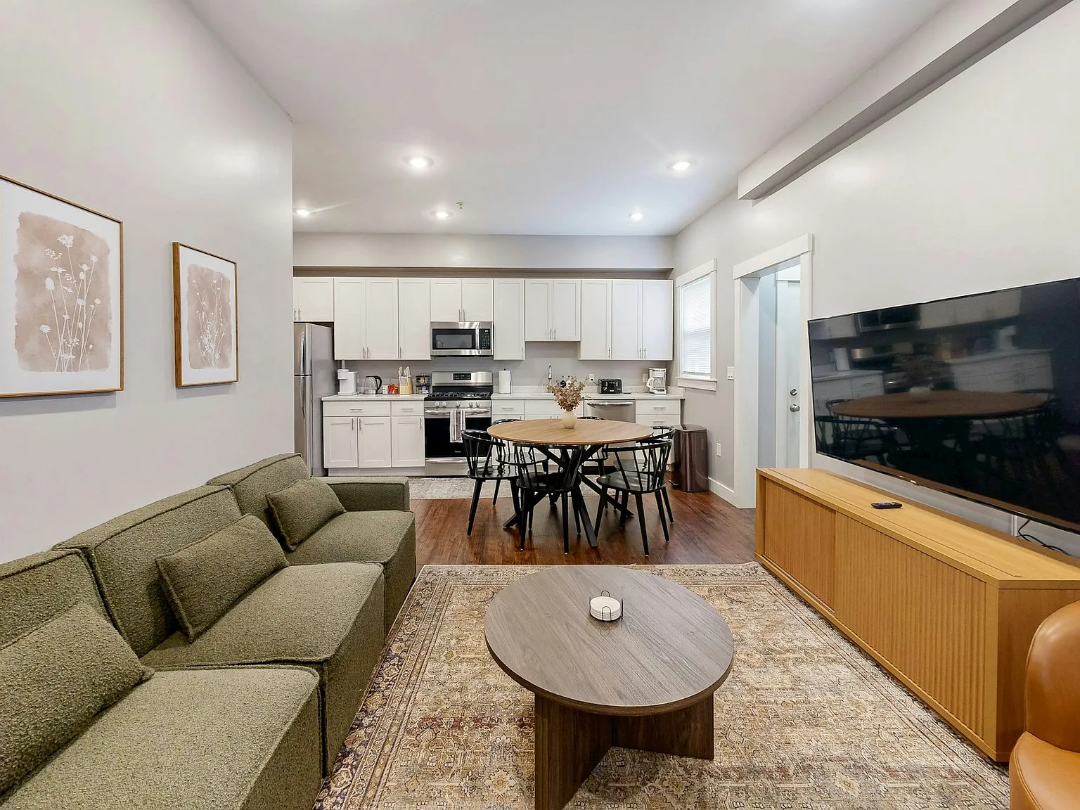 4 bed, 1250 sqft, $4,400 — Photo 3