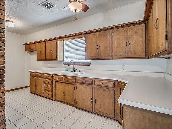 5th image of 307 N Maryella Ter