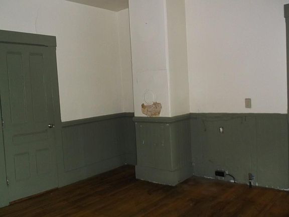 4th image of 16 School St