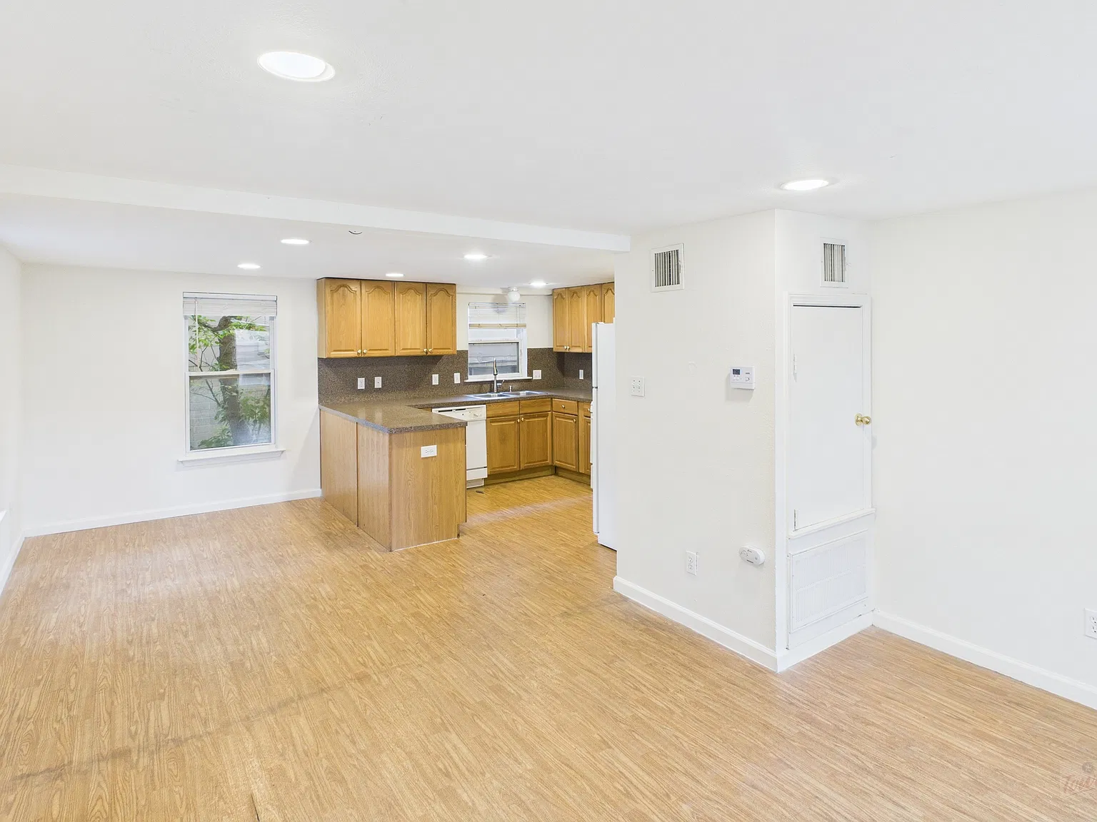 3 bed, 1500 sqft, $3,700 — Photo 3