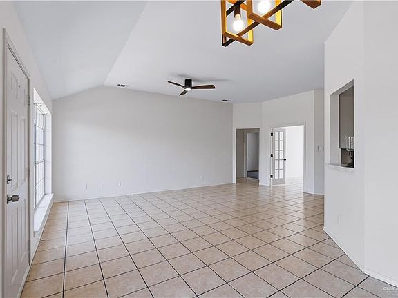 5th image of 1715 Marigold St