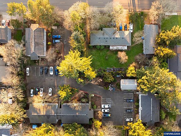 4th image of 340 S Locust St