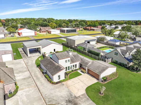 2105 Airline Dr, Friendswood, TX 77546