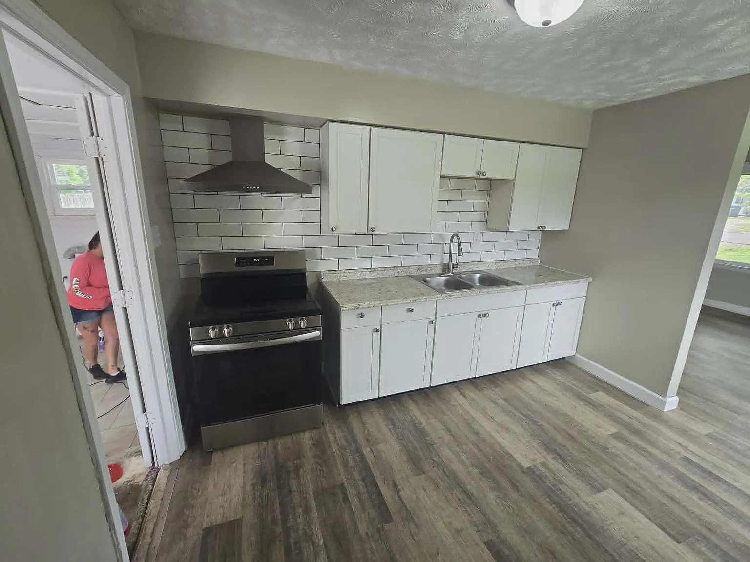 3 bed, 959 sqft, $1,300 — Photo 3