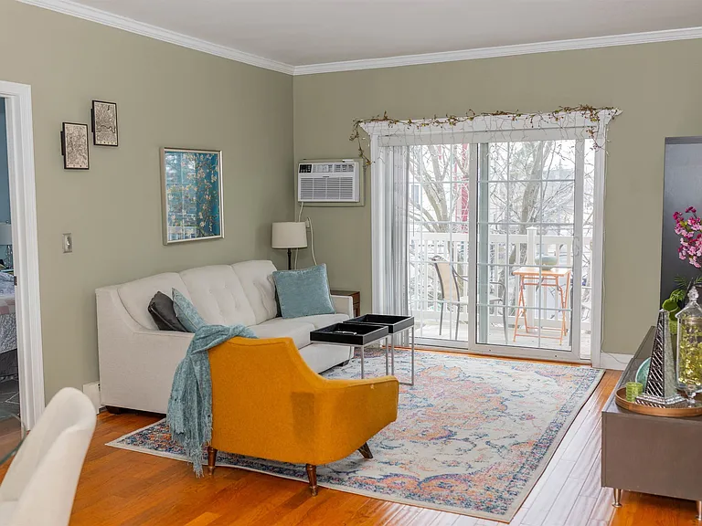 18 Harbor Ave #304 — Photo 3