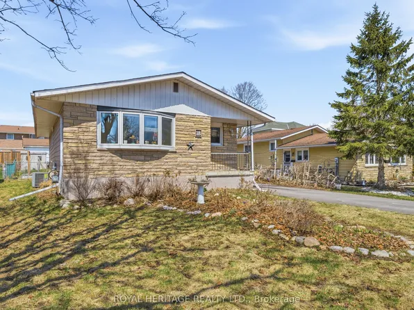 18 Panelas Cres, Quinte West, ON K8V 6A5