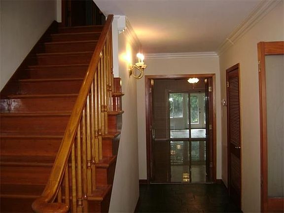 5th image of 500 Fairfield Ave