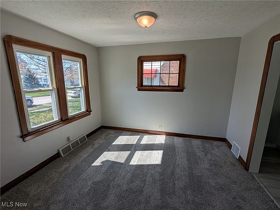 5th image of 3433 Reid Ave