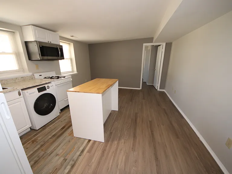 17 E Centre St #6 — Photo 2
