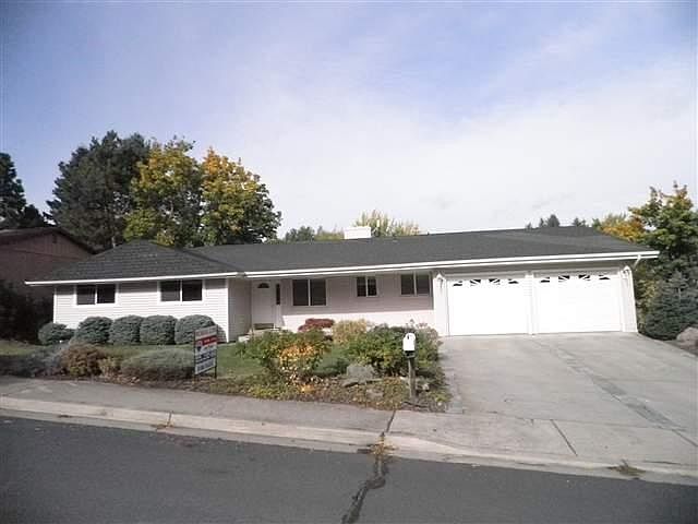 1st image of 820 SE Meadow Vale Dr